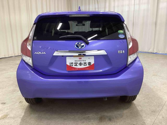 アクア Ｇ　フロアシフト　プッシュスタートスイッチ　電子カードキー　カーナビ　バックモニター　ＡＢＳ　アルミホイール　フォグランプ　ＥＴＣ車載器（3枚目）