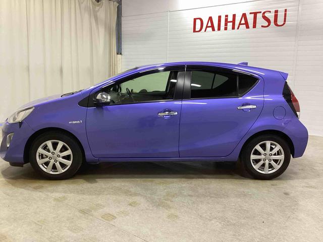 アクア Ｇ　フロアシフト　プッシュスタートスイッチ　電子カードキー　カーナビ　バックモニター　ＡＢＳ　アルミホイール　フォグランプ　ＥＴＣ車載器（5枚目）