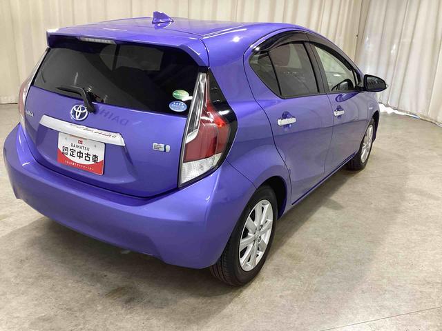 アクア Ｇ　フロアシフト　プッシュスタートスイッチ　電子カードキー　カーナビ　バックモニター　ＡＢＳ　アルミホイール　フォグランプ　ＥＴＣ車載器（8枚目）