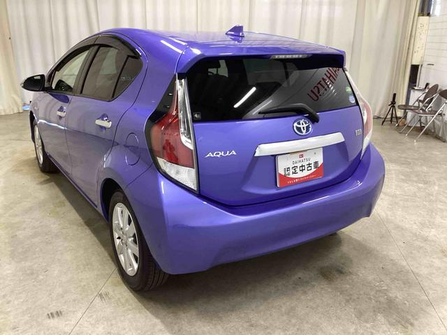 アクア Ｇ　フロアシフト　プッシュスタートスイッチ　電子カードキー　カーナビ　バックモニター　ＡＢＳ　アルミホイール　フォグランプ　ＥＴＣ車載器（9枚目）