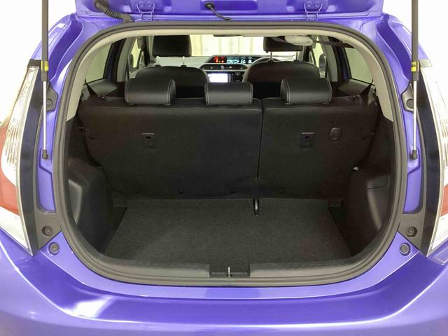 アクア Ｇ　フロアシフト　プッシュスタートスイッチ　電子カードキー　カーナビ　バックモニター　ＡＢＳ　アルミホイール　フォグランプ　ＥＴＣ車載器（12枚目）