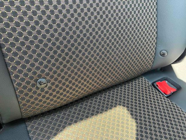 ノート メダリスト　エマージェンシーブレーキパッケージ　純正メモリーナビフルセグＴＶ　アラウンドモニター　Ｂｌｕｅｔｏｏｔｈ　フロントフォグランプ　合皮コンビシート　　アイドリングストップ　革巻きステアリングホイール（42枚目）