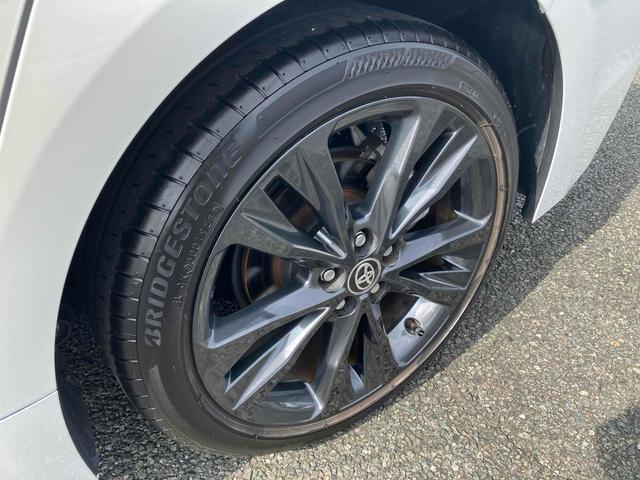 カローラツーリング ダブルバイビー　ツートーンカラー　１０．５インチディスプレイオーディオプラス　パーキングサポートブレーキ　ブラインドスポットモニター　セーフティセンス　ＬＥＤヘッドランプ　レーダークルーズコントロール（17枚目）