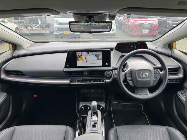 プリウス Z デジタルインナーミラー スペアタイヤ HDMI端子 パノラミックビューモニター トヨタチームメイト ステアリングヒーター ワイヤレス充電器 合皮スポーティーシート 12.3インチディスプレイオーディオ(4枚目)