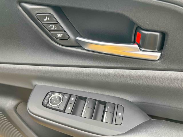 プリウス Z デジタルインナーミラー スペアタイヤ HDMI端子 パノラミックビューモニター トヨタチームメイト ステアリングヒーター ワイヤレス充電器 合皮スポーティーシート 12.3インチディスプレイオーディオ(22枚目)