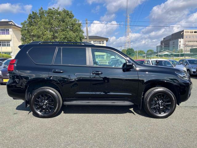 ランドクルーザープラド TX Lパッケージ マットブラックエディション 3列シート7人乗 マットブラックエディション ムーンルーフ クリアランス・バックソナー ブラックルーフレール アルパインBIGX9型カーナビ&バックカメラ ヘッドレストモニター 純正18インチアルミ(7枚目)