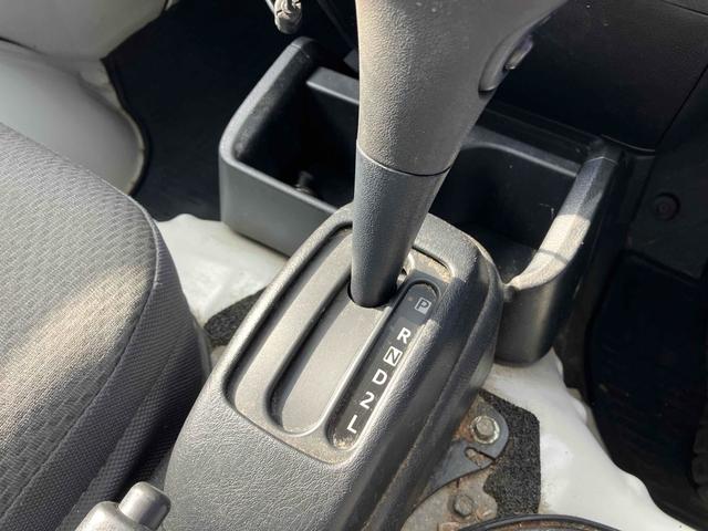 発進時や後退時に必ず操作するレバーです。操作のしやすさが肝になってきます。ぜひ一度体感してください。