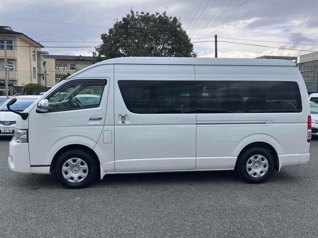 ハイエースワゴン グランドキャビン 10人乗/バックモニターセット/助手席側パワースライドドア/リアクーラー/リアヒーター/15インチホイールキャップ/ハロゲンヘッドライト/スマートキー&プッシュスタート/ETC/カーオーディオ(4枚目)