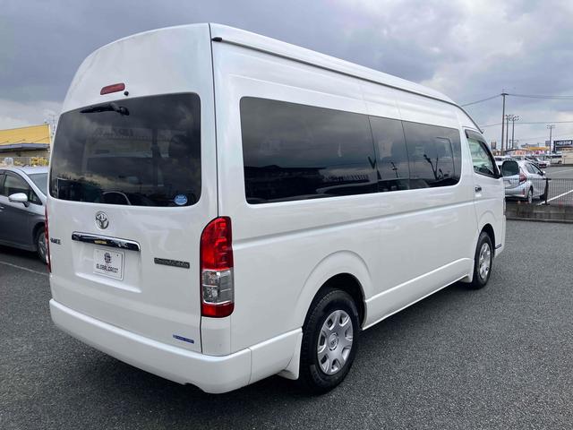 ハイエースワゴン グランドキャビン 10人乗/バックモニターセット/助手席側パワースライドドア/リアクーラー/リアヒーター/15インチホイールキャップ/ハロゲンヘッドライト/スマートキー&プッシュスタート/ETC/カーオーディオ(7枚目)