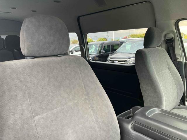 ハイエースワゴン グランドキャビン 10人乗/バックモニターセット/助手席側パワースライドドア/リアクーラー/リアヒーター/15インチホイールキャップ/ハロゲンヘッドライト/スマートキー&プッシュスタート/ETC/カーオーディオ(16枚目)
