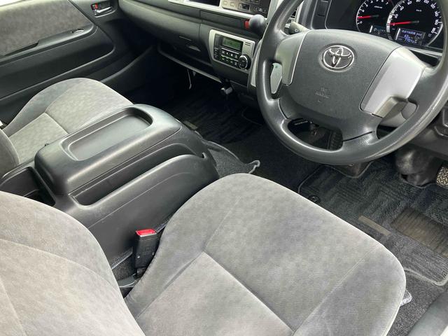 ハイエースワゴン グランドキャビン 10人乗/バックモニターセット/助手席側パワースライドドア/リアクーラー/リアヒーター/15インチホイールキャップ/ハロゲンヘッドライト/スマートキー&プッシュスタート/ETC/カーオーディオ(17枚目)