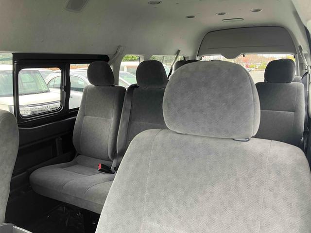 ハイエースワゴン グランドキャビン 10人乗/バックモニターセット/助手席側パワースライドドア/リアクーラー/リアヒーター/15インチホイールキャップ/ハロゲンヘッドライト/スマートキー&プッシュスタート/ETC/カーオーディオ(20枚目)