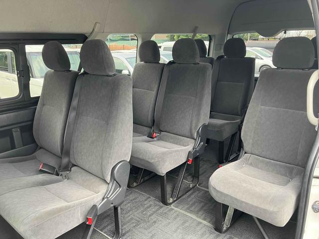 ハイエースワゴン グランドキャビン 10人乗/バックモニターセット/助手席側パワースライドドア/リアクーラー/リアヒーター/15インチホイールキャップ/ハロゲンヘッドライト/スマートキー&プッシュスタート/ETC/カーオーディオ(21枚目)