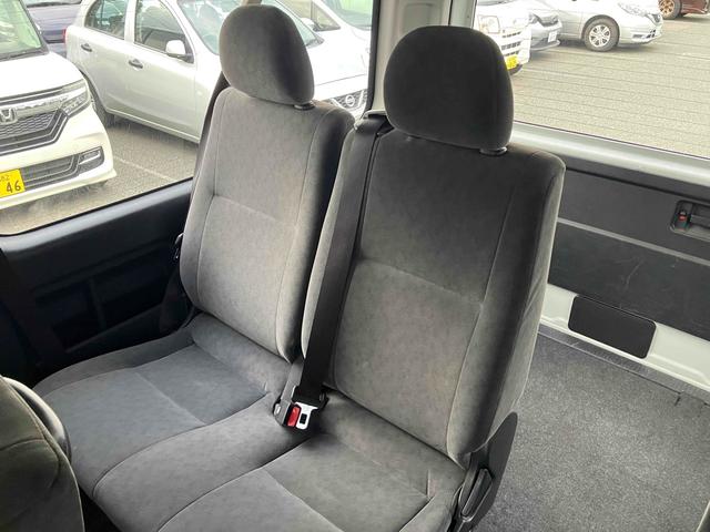 ハイエースワゴン グランドキャビン 10人乗/バックモニターセット/助手席側パワースライドドア/リアクーラー/リアヒーター/15インチホイールキャップ/ハロゲンヘッドライト/スマートキー&プッシュスタート/ETC/カーオーディオ(26枚目)