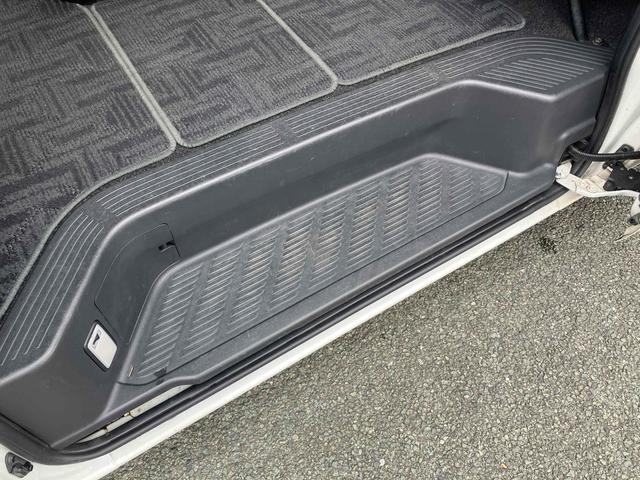 ハイエースワゴン グランドキャビン 10人乗/バックモニターセット/助手席側パワースライドドア/リアクーラー/リアヒーター/15インチホイールキャップ/ハロゲンヘッドライト/スマートキー&プッシュスタート/ETC/カーオーディオ(29枚目)