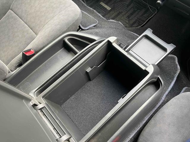 ハイエースワゴン グランドキャビン 10人乗/バックモニターセット/助手席側パワースライドドア/リアクーラー/リアヒーター/15インチホイールキャップ/ハロゲンヘッドライト/スマートキー&プッシュスタート/ETC/カーオーディオ(43枚目)