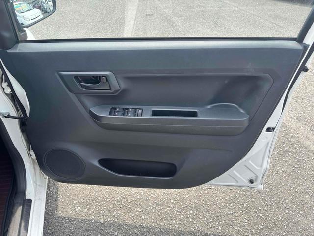 プレオプラス Ｆ　キーレスエントリー　アイドリングストップ　ＣＶＴ　盗難防止システム　ＡＢＳ　ＥＳＣ　ＣＤ　ミュージックプレイヤー接続可　衝突安全ボディ　エアコン　パワーステアリング　パワーウィンドウ（13枚目）