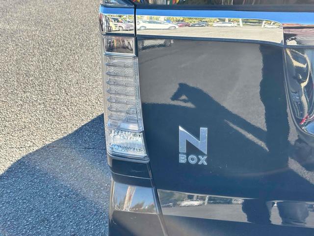Ｎ－ＢＯＸカスタム Ｇ・Ｌパッケージ　純正ナビ　フルセグＴＶ　Ｂｌｕｅｔｏｏｔｈオーディオ　ＤＶＤ　ＵＳＢ　パワースライドドア　ＨＩＤ　スマートキー　アイドリングストップ　電動格納ミラー　ベンチシート　ＣＶＴ　盗難防止システム　ＡＢＳ（13枚目）