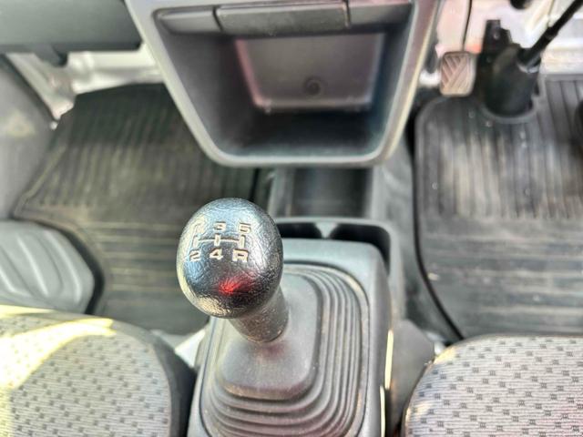 ＮＴ１００クリッパートラック ＤＸ　５速マニュアル車　エアコン　運転席エアバッグ　助手席エアバッグ　三方開（15枚目）