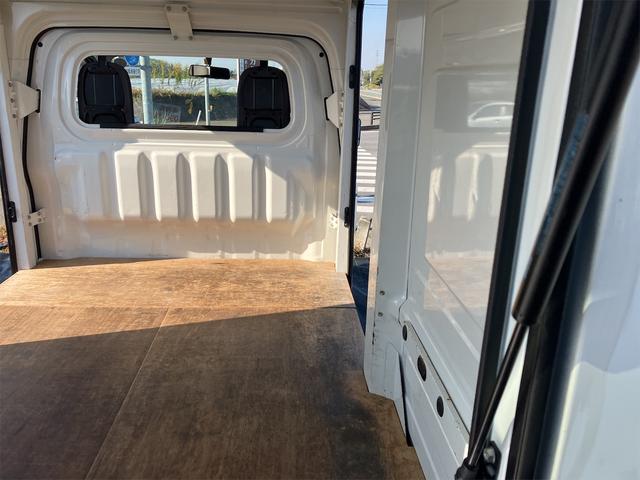 　軽トラック　ＡＴ　エアコン　パワーステアリング　運転席エアバッグ　助手席エアバッグ　タイヤ４本新品(14枚目)