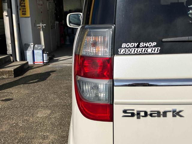 ゼストスパーク Ｗ　ＥＴＣ　ナビ　ＴＶ　ＨＩＤ　スマートキー　電動格納ミラー　ＡＴ　盗難防止システム　ＡＢＳ　ＣＤ　ＵＳＢ　Ｂｌｕｅｔｏｏｔｈ　アルミホイール　衝突安全ボディ　エアコン　パワーステアリング（31枚目）