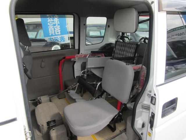 補助席付いてますので介助者の方も同乗可能です