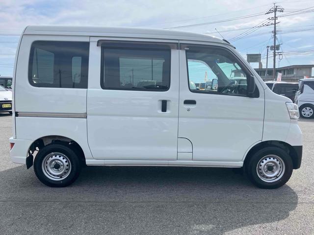 ハイゼットカーゴ ＤＸ　ＳＡＩＩＩ　ＡＴ　衝突被害軽減システム　クリアランスソナー　ＥＴＣ　ナビ　ＴＶ　両側スライドドア　キーレスエントリー　アイドリングストップ　オートマチックハイビーム　ＡＢＳ　ＥＳＣ　エアコン（4枚目）