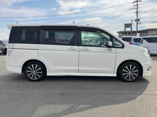 ステップワゴンスパーダ Ｓ　ＥＴＣ　バックカメラ　ナビ　ＴＶ　両側スライド・片側電動　ＨＩＤ　キーレスエントリー　電動格納ミラー　３列シート　フルフラット　ＣＶＴ　アルミホイール　ＣＤ　ＤＶＤ再生　ＵＳＢ　盗難防止システム（4枚目）