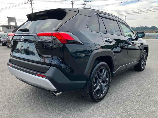 ＲＡＶ４ アドベンチャー　４ＷＤ　ＥＴＣ　バックカメラ　クリアランスソナー　オートクルーズコントロール　レーンアシスト　パワーシート　衝突被害軽減システム　ナビ　ＴＶ　オートマチックハイビーム　オートライト　ＬＥＤヘッドランプ（5枚目）