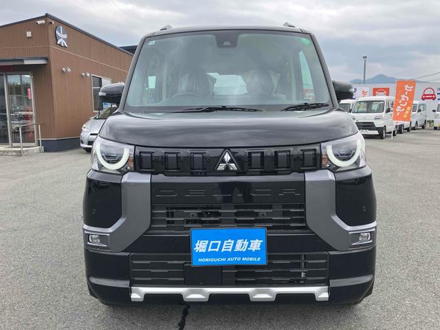 デリカミニ 　４ＷＤターボ　全周囲カメラ　両側電動スライドドア　クリアランスソナー　オートクルーズコントロール　オートライト　スマートキー　アイドリングストップ　電動格納ミラー　シートヒーター　ベンチシート　ＣＶＴ（2枚目）