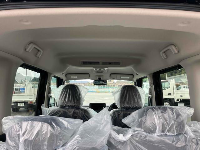 デリカミニ 　４ＷＤターボ　全周囲カメラ　両側電動スライドドア　クリアランスソナー　オートクルーズコントロール　オートライト　スマートキー　アイドリングストップ　電動格納ミラー　シートヒーター　ベンチシート　ＣＶＴ（8枚目）