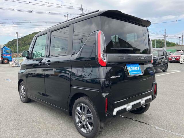 デリカミニ 　４ＷＤターボ　全周囲カメラ　両側電動スライドドア　クリアランスソナー　オートクルーズコントロール　オートライト　スマートキー　アイドリングストップ　電動格納ミラー　シートヒーター　ベンチシート　ＣＶＴ（9枚目）