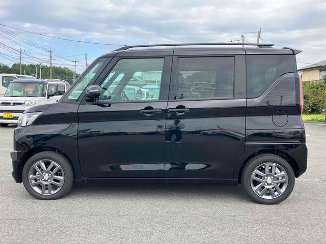 デリカミニ 　４ＷＤターボ　全周囲カメラ　両側電動スライドドア　クリアランスソナー　オートクルーズコントロール　オートライト　スマートキー　アイドリングストップ　電動格納ミラー　シートヒーター　ベンチシート　ＣＶＴ（10枚目）