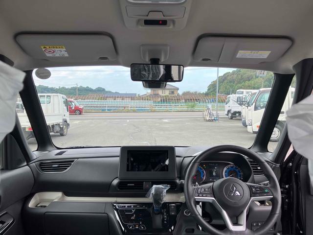 デリカミニ 　４ＷＤターボ　全周囲カメラ　両側電動スライドドア　クリアランスソナー　オートクルーズコントロール　オートライト　スマートキー　アイドリングストップ　電動格納ミラー　シートヒーター　ベンチシート　ＣＶＴ（15枚目）