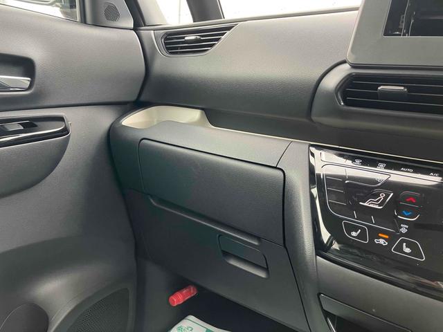 デリカミニ 　４ＷＤターボ　全周囲カメラ　両側電動スライドドア　クリアランスソナー　オートクルーズコントロール　オートライト　スマートキー　アイドリングストップ　電動格納ミラー　シートヒーター　ベンチシート　ＣＶＴ（27枚目）