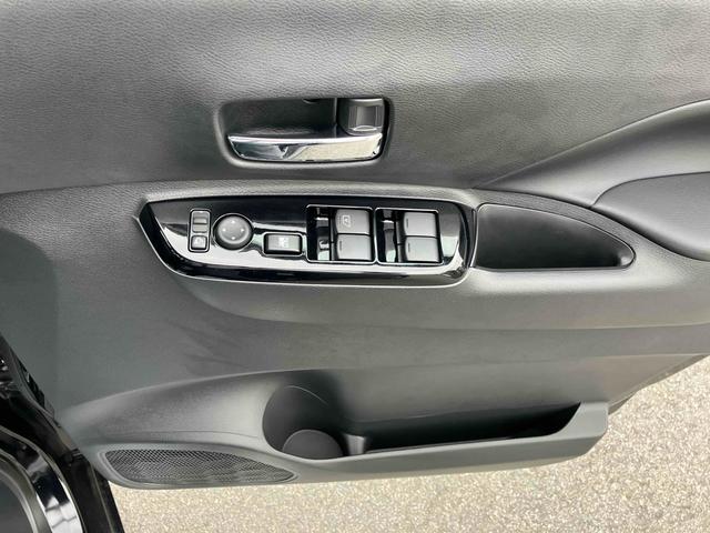 デリカミニ 　４ＷＤターボ　全周囲カメラ　両側電動スライドドア　クリアランスソナー　オートクルーズコントロール　オートライト　スマートキー　アイドリングストップ　電動格納ミラー　シートヒーター　ベンチシート　ＣＶＴ（33枚目）