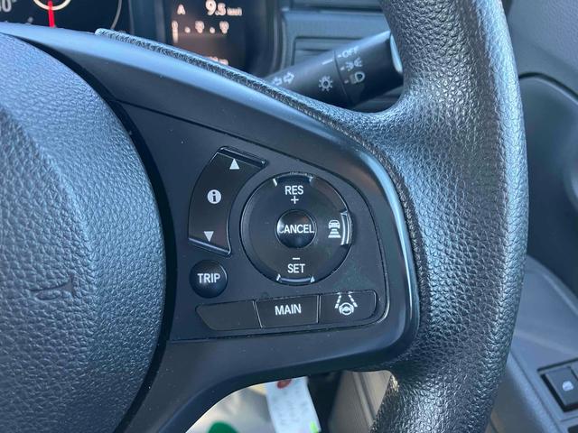 アクセルを踏まなくても設定した速度で走行可能なオートクルーズコントロールを装備しています!ロングドライブでも運転が楽になります。ブレーキやシフト操作でも解除可能です!