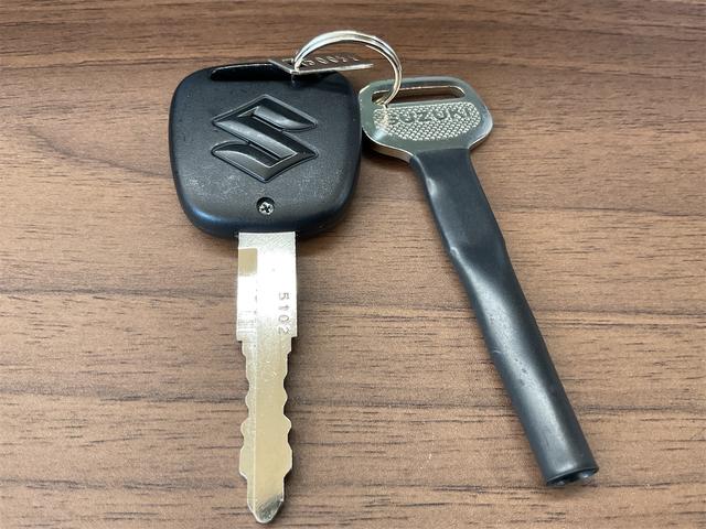 アルト Ｌ　クリアランスソナー　レーンアシスト　衝突被害軽減システム　キーレスエントリー　アイドリングストップ　ＣＶＴ　盗難防止システム　ＡＢＳ　ＥＳＣ　衝突安全ボディ　エアコン　パワーステアリング（5枚目）