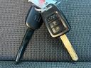 今や欠かせないアイテムとなったキーレス。もちろん付いています。直接キーを差し込まなくてもドアの施錠・開錠が出来ます。ドア回りのキズ防止にもなりますね