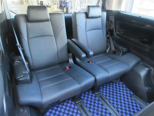 3列目シートもひろびろとしたスペースを確保しています。大人数でのお出かけもばっちりです!