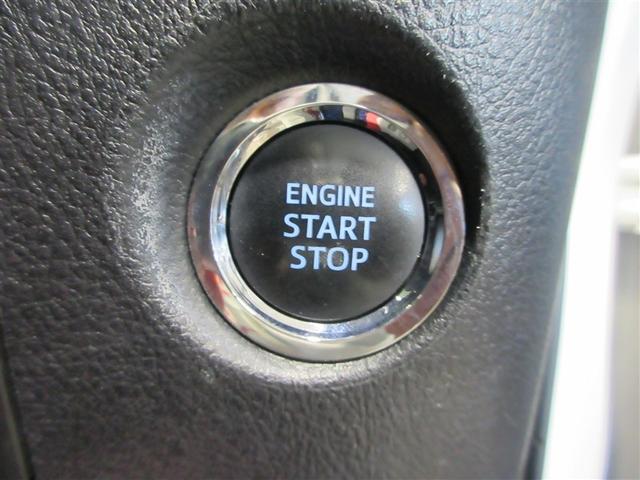 スマートキーを携帯していればキーを取り出さずにドアを施錠&解錠。クルマの始動も可能です。