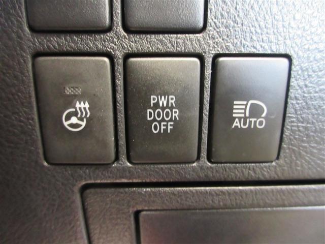 ステアリングヒーター付き。寒い日のドライブも、手のひらから温めてくれます。