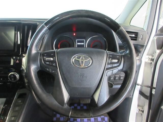 ステアリングスイッチステアリングから手を放さず、運転をしながらオーディオ等の操作ができます。