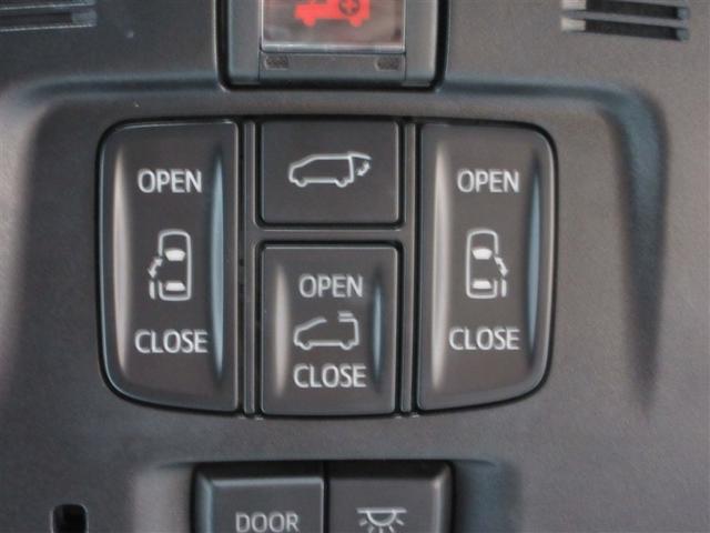 両側パワースライドドア付きだから、狭い駐車スペースなどでの 乗り降りラクラク!小さなお子さまのいるご家庭には嬉しい装備。