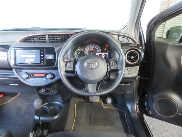 ヴィッツ ハイブリッドF アミー TSS LEDヘッドライト ハーフレザーシート スマートキー ドラレコ バックモニター オートエアコン フルセグTV ETC エアバッグ 盗難防止装置 ABS キーレス 横滑り防止機能(3枚目)