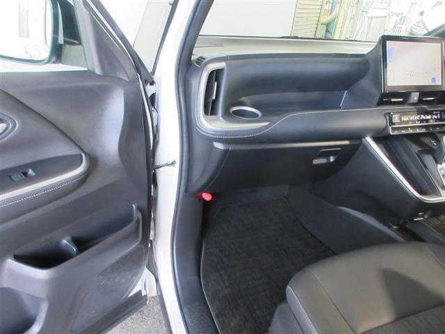 ノア ハイブリッドＳ－Ｚ　横滑り防止機能　エアバッグ　オートクルーズコントロール　地デジ　両側自動ドア　ダブルエアコン　スマートエントリー　ＬＥＤランプ　バックモニター　メモリナビ　半革シート　３列シート　ＥＴＣ付き　ＡＢＳ（4枚目）