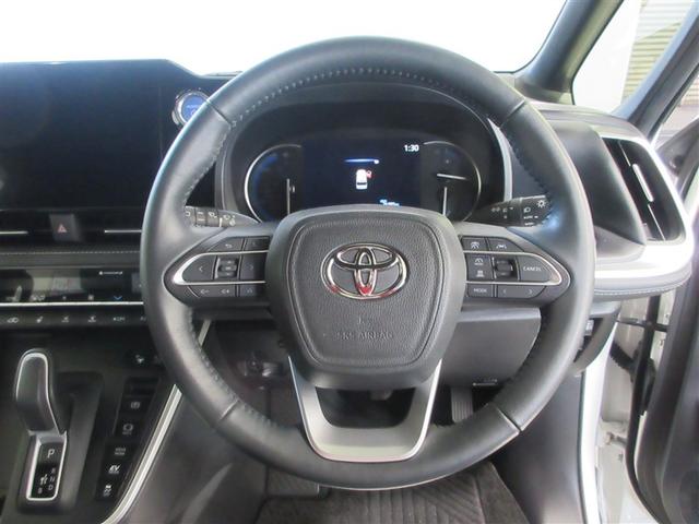 ノア ハイブリッドＳ－Ｚ　横滑り防止機能　エアバッグ　オートクルーズコントロール　地デジ　両側自動ドア　ダブルエアコン　スマートエントリー　ＬＥＤランプ　バックモニター　メモリナビ　半革シート　３列シート　ＥＴＣ付き　ＡＢＳ（11枚目）