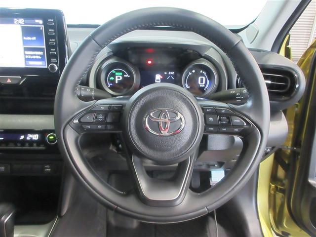 ヤリスクロス ハイブリッドＧ　ＴＳＳ　イモビライザー　バックモニタ－　記録簿有　エアコン　インテリキー　フルセグＴＶ　パワーウィンド　Ｗエアバック　オートクルーズ　キーフリー　横滑防止装置　サイドエアバッグ　エアバッグ　アルミ（9枚目）