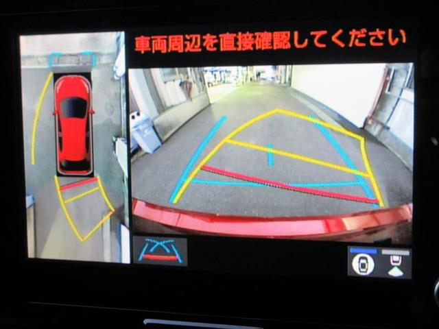 パノラミックビューモニター付きです。車両を上から見たような映像をディスプレイオーディオ画面に表示。運転席からの目視だけでは見にくい、車両周辺の状況をリアルタイムでしっかり確認できます。