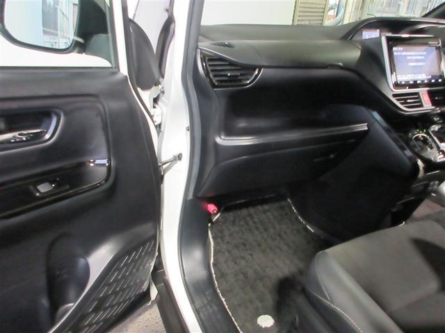 ノア ハイブリッドＳｉ　ダブルバイビーＩＩ　ハーフレザーＳ　Ｂカメラ　横滑り防止装置　記録簿有　ＬＥＤ　地デジ　オートクルーズ　ＤＶＤ再生可　メモリナビ　エアバッグ　ＥＴＣ　ナビ＆ＴＶ　３列シート　ＡＢＳ　アルミホイール　スマートキ　キーレス（4枚目）